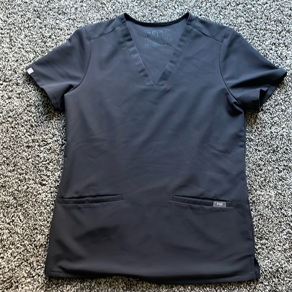 Figs XS Two Pocket Charcoal Scrub Top